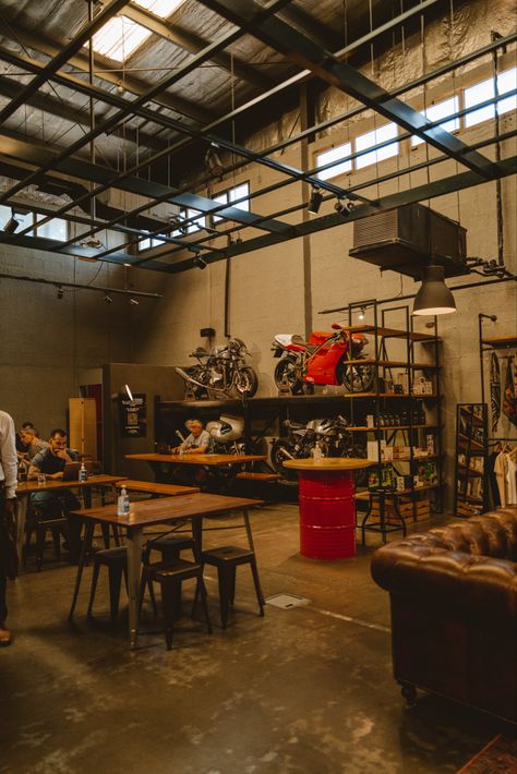 Car Repair Shop Design Garage, Coffee Roasting Room, Garage Interior Design, Bicycle Cafe, Coffee House Design, Vintage Coffee Shops, Garage Design Interior, Industrial Estate, Cafe Concept