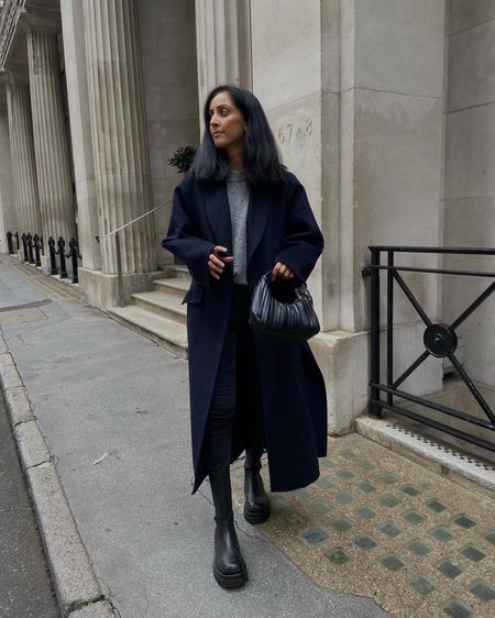 Double Breasted Coat Outfit, Coats Outfit, Navy Overcoat, Double Breasted Coat Women, Dream Fashion, Coat Outfit, Women Overcoat, Coat Outfits, Double Breasted Coat