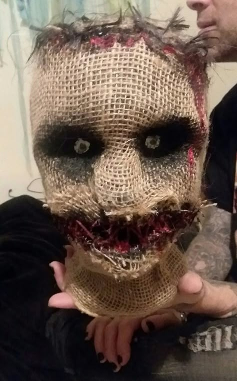 Horror Masks Diy, Diy Scary Mask, Scary Masks Creepy, Cats In Halloween Costumes, Crazy Halloween Makeup, Scarecrow Mask, Queen Of Halloween, Mask Scary, Creepy Cute Fashion