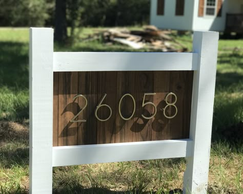 Our address sign we made for our driveway. One 4x4, one 2x4 (we trimmed the edges to square it off) and a couple of 1x4's. Kregjig the 2x4’s to attach to the 4x4’s. The numbers are from Home Depot. Such a simple project with such a big impact! House Address Sign Driveways, Farm Address Sign, Street Address Sign Diy, End Of Driveway Sign, Address Markers Driveway, House Number Street Sign, End Of Driveway Address Sign, Yard Address Sign Ideas, House Number Sign For Yard Driveways