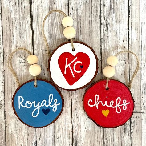 Kansas City Christmas, Painted Wood Slice Ornaments, Wood Slice Ornaments, City Christmas, Acrylic Paint On Wood, Wooden Slices, Christmas Tree Cards, Wood Slice Ornament, Kc Chiefs