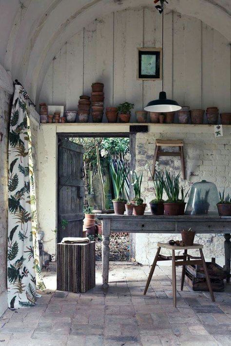 Garden Diy Decoration Ideas, Potting Benches, Luxury Garden, Potting Sheds, Decor Studio, Garden Deco, She Sheds, Garden Rooms, Earthship