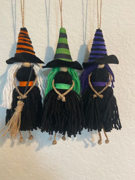 4h Project Ideas For Fair, Yarn Gnomes, Yarn Halloween, Halloween Felt Crafts, Halloween Yarn, Glass Spider, Dekorasi Halloween, Dolls Handmade Diy, Spooky October