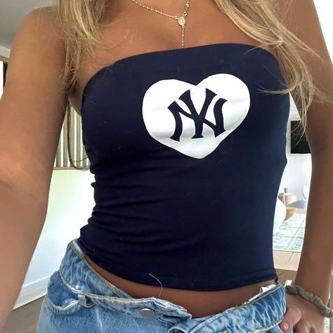 Yankee tube top Bought in nyc Yankee heart tube... - Depop Tube Top Fits, Inspo Fits, Game Outfit, Gaming Clothes, Dream Clothes, Fashion Killa, New York Yankees, Cute Tops, Fitness Inspo