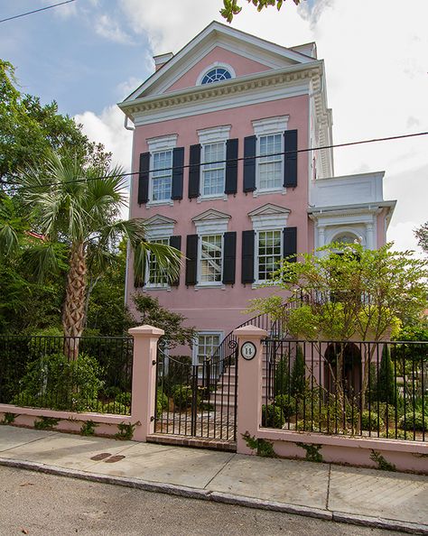 Pink House Exterior Modern, Pink Houses Exterior, Pink Townhouse, Pink Victorian House, Pink House Exterior, Pink Places, Apartment Exterior, Pink Cottage, Homes Interior