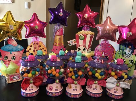 Gumball Machine Centerpiece, Gumball Centerpieces, Shopkins Party Decorations, Shopkins Bday, Aaliyah Birthday, Cocoa Party, Shopkins Birthday Party, Shopkins Party, Shopkins Birthday