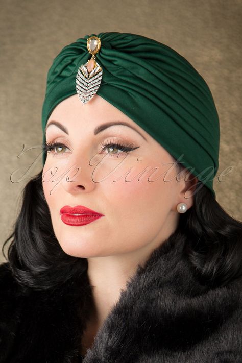 1920s Flapper Costume : How to Guide 50s Sally Sateen Turban Hat in Green £8.24 AT vintagedancer.com Turban Mode, Look Gatsby, 1920s Flapper Costume, Flapper Outfit, Portobello Burger, 1940s Hats, 50s Hairstyles, 1920s Hair, 1940s Hairstyles