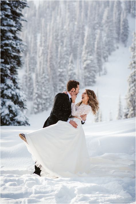 Wedding Winter Photos, Snowy Wedding Photos, Winter Wedding Photography Poses, Snow Mountain Wedding, Winter Wedding Engagement Photos, Wedding Snow Pictures, Winter Elopement Photos, Wedding Photography Winter, Winter Wedding Mountains