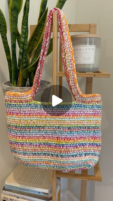 Beach Crochet Bag, Scrap Yarn Projects, Raffia Crafts, Beach Bag Crochet, Yarn Tote Bag, Crochet Beach Bag, Scrap Crochet, Yarn Tote, Scrap Yarn Crochet