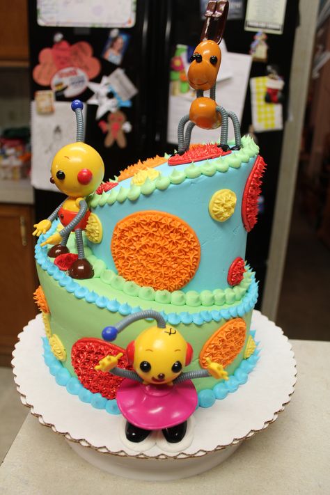 Rolie Polie Olie topsy turvy cake Rolie Polie Olie Birthday Decorations, Rollie Pollie Ollie Birthday Party, Rolie Polie Olie Birthday, Aquatic Ambience, Rolie Polie Olie, Rollie Pollie, Topsy Turvy Cake, Baby Birthday Photoshoot, Girls Birthday Party Decorations