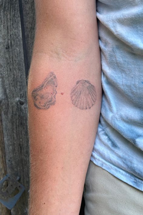 handpoked Sea Anemone Tattoo, Oyster Tattoo, Anemone Tattoo, Cousin Tattoos, Father Tattoos, Water Tattoo, Sick Tattoo, Beach Tattoo, Sea Anemone