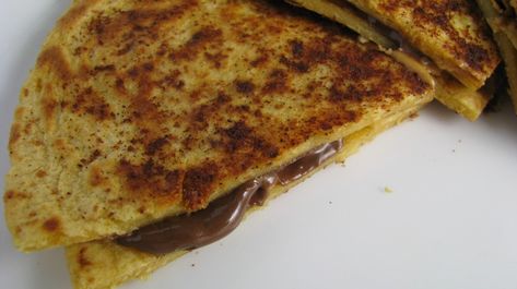 Dessert Quesadillas. - How Sweet Eats Recipes Using Flour Tortillas, Dessert Quesadilla Recipes, Dessert Quesadilla, Recipes Using Flour, Quesadilla Recipes, Brunch Dishes, Peanut Butter Chocolate, Quick Desserts, Flour Tortillas