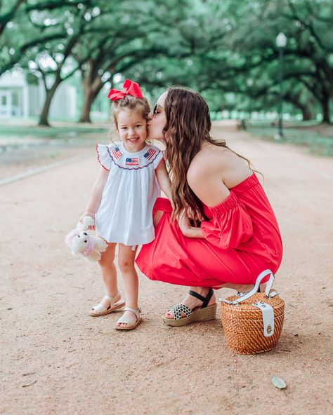 Maternity Fourth Of July Outfit, Pregnant 4th Of July Outfit, Mommy Dress, Affordable Star Print T-shirt For 4th Of July, Southern Fashion, Mommy And Son, 4th Of July Outfits, Mommy And Me Outfits, Lone Star