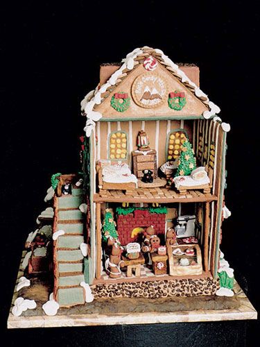 Amazing Gingerbread Houses - Pictures of Gingerbread Houses - Good Housekeeping Gingerbread House Furniture, Gingerbread House Inside, Bakery Pictures, Gingerbread Dollhouse, Bakery Building, Gingerbread Church, Cookie Houses, Gingerbread House Pictures, Gingerbread Dolls