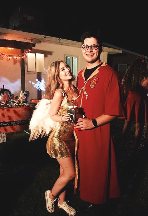 Harry Potter Kostüm, Halloween Costume Couple, Teenage Halloween Costumes, Harry Potter Halloween Costumes, Meme Costume, Cute Couples Costumes, Funny Couple Costumes, Funny Couple Halloween Costumes, Kostum Halloween