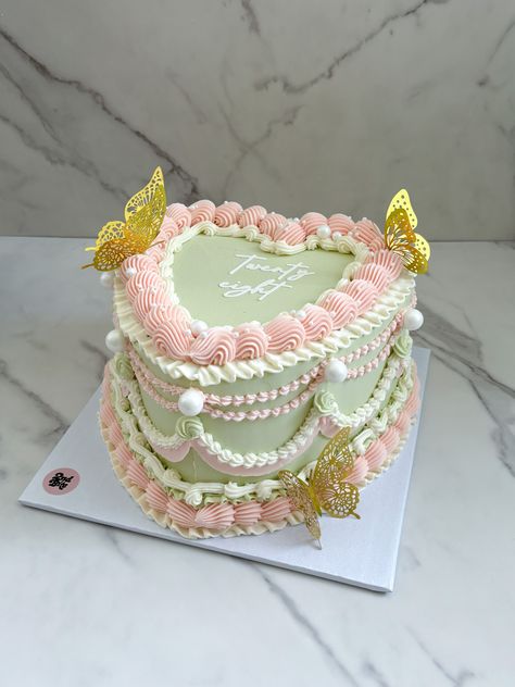 Sage green and pink vintage heart cake Pink Green And Gold Birthday Cake, Green And Pink Heart Cake, Sage Green And Pink Cake, Green Cake Ideas, Pink And Green Birthday Cake, Green Heart Cake, Pink Green Cake, Green Vintage Cake, Sage Green Birthday Cake