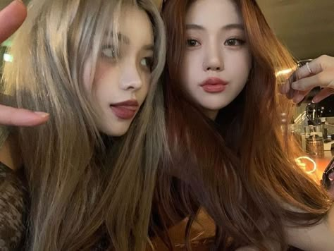 Asian Best Friends, Music On Spotify, 사진 촬영 포즈, Pretty Photos, Friend Poses, Linnet, Friend Photoshoot, Cute Friends, Cute Poses