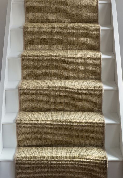 Sisal Flooring, Carpet Staircase, Staircase Runner, White Stairs, Alternative Flooring, Sisal Carpet, Hallway Inspiration, Natural Carpet, Jute Carpet