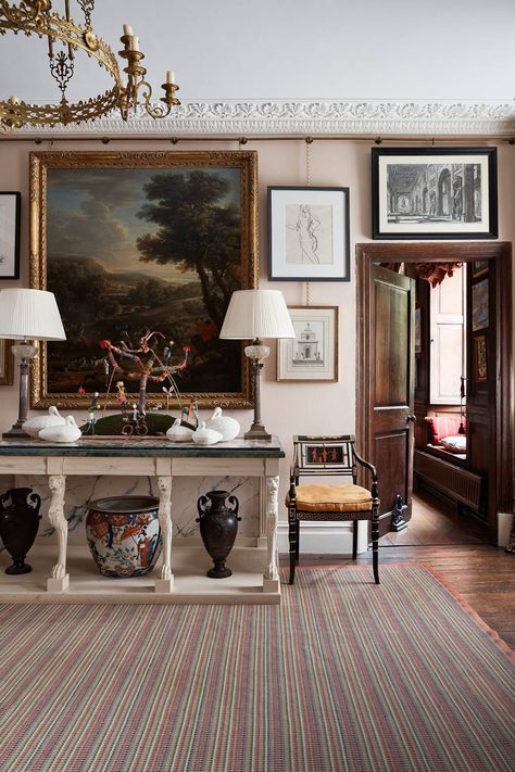 Leading into the family room, the front hall has a chandelier from a local antique shop and a carpet from [link url="https://www.rogeroates.com/"]Roger Oates[/link]. Edward Bulmer, Queen Anne House, Traditional Chic, British Country, English Country Style, Classic Interiors, English Country House, Design Del Prodotto, Gallery Walls