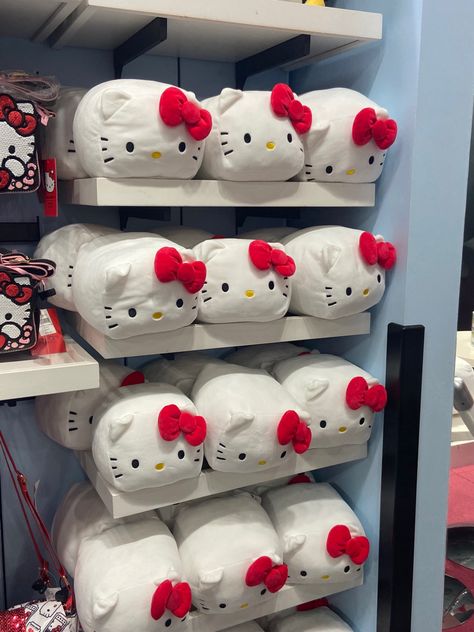 Universal Studios Hello Kitty Store, Hello Kitty Merch Aesthetic, Universal Studios Orlando Hello Kitty, Hello Kitty Universal Studios, Hello Kitty Cosas, Hello Kitty High, Hello Kitty Store, Hello Kitty Room Decor, Hello Kitty Bedroom