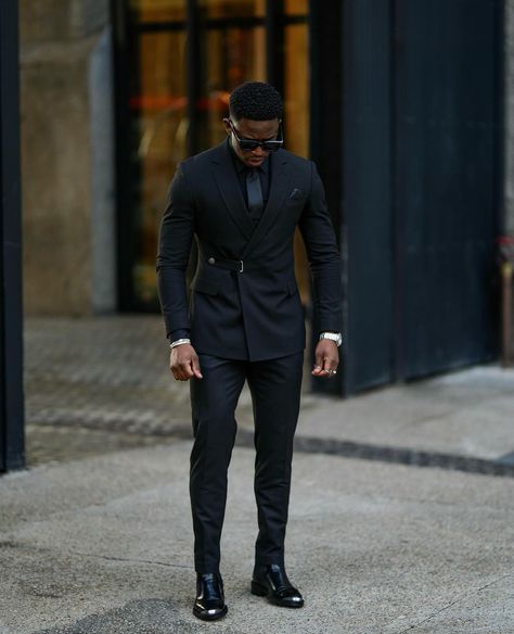 Best Shoes For Suits Men, Mens Lawyer Fashion, Mobster Outfits Men, Prom Suit Ideas For Black Men, Black Man In Suit Classy, Black Suit Men Formal Classy, Black Tie Attire Men, All Black Suit Men, Black Men Style Classy