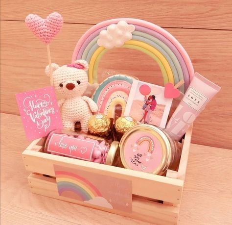 Kids Hamper Ideas, Birthday Hamper Ideas Kids, Birthday Hampers For Kids, Hampers Birthday, Kids Hamper, Birthday Hamper, Kids Gift Baskets, Baby Shower Baskets, Birthday Hampers