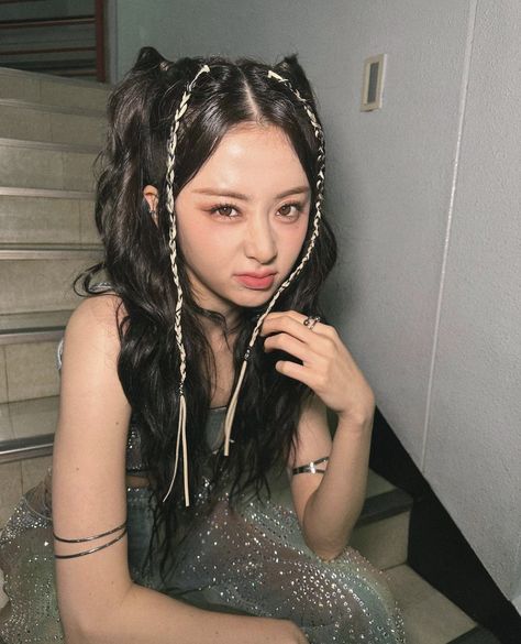 230509 LE SSERAFIM jenaissante “unforgiven girlzz” Yunjin Instagram Update, Yunjin Instagram, Concert Hairstyles, Kpop Hair, Huh Yunjin, Kpop Girl Groups, Club Dresses, Instagram Update, Korean Girl