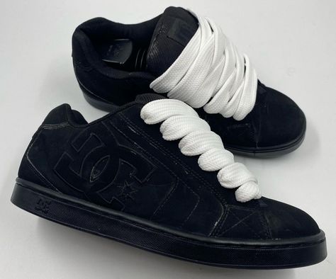 Cheap Lace-up Skate Shoes, Bulky Skate Shoes, Black Skate Shoes With Laces, 2000s Shoes Sneakers, Dc Shoes Aesthetic, Chunky 2000s Skate Shoes, Cheap Men's Lace-up Skate Shoes, Dc Sneakers, 2000s Shoes