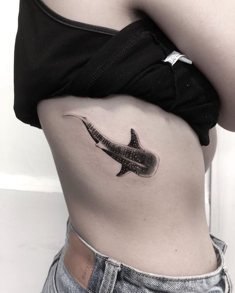 Tattoo Dot Work, Cats Tattoo Ideas, Cat Tattoos Ideas, Small Shark Tattoo, Shark Tattoo Ideas, Whale Shark Tattoo, Hai Tattoo, Beachy Tattoos, Small Shark