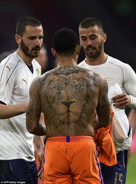 Mempis depay back lion tattoo Back Lion Tattoos Men, Lion Tattoo Men Back, Lion Back Tattoo Men, Memphis Depay Tattoo, Back Lion Tattoo, Lion Tattoo On Back, Lion Tattoo Back, Tiger Tattoo On Back, Lion Tattoo Men