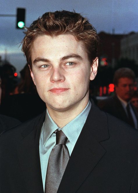 Leonardo Dicaprio 30s, Leonardo Dicaprio 1997, Dicaprio 90s, Leonardo Dicaprio Photos, Leonardo Dicaprio 90s, Young Leonardo Dicaprio, Fictional Men, Leo Dicaprio, James Cameron