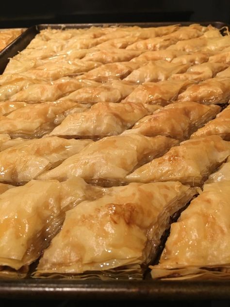 Paklava Armenian Dessert, Greek Baklava, Baklava Recipe, Armenian Recipes, Pink Apron, Puff Recipe, Phyllo Dough, Smart Cooking, Cuisine Recipes