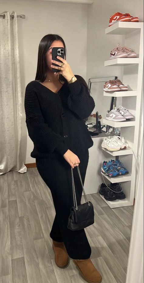 Smart Casual Look Women, Outfit Jogging, Zara Drip, Outfit Zara, Mode Zara, Modesty Outfits, Relaxed Outfit, Set Outfits, Cute Comfy Outfits