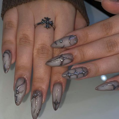 Chrome Nail Design, White And Silver Nails, Chrome Nails Designs, Hippie Nails, Punk Nails, Chrome Nail, Goth Nails, Edgy Nails, Homecoming Nails Acrylic