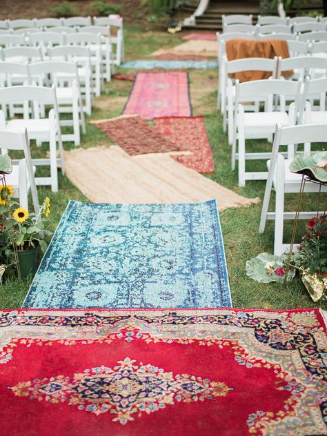 Place mismatched rugs leading up to the wedding altar for a boho-chic aisle runner. It'll remind your guests of home while saving your dress from getting dirty! Mismatched Rugs, Wedding Altar, Sunflower Wedding Bouquet, Aisle Runner Wedding, Wedding Altars, Wedding Ceremony Backdrop, Boho Chic Wedding, Aisle Runner, Aisle Decor