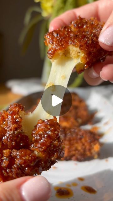 Nicki Mejia | Foodie on Instagram: "🔥NASHVILLE HOT MOZZARELLA STICKS🔥   So @chilis came out with these and I’ve been seeing them all over my timeline so I created my own version for you to make at home. Great for an appetizer or game day snacks!!! Recipe below 👇   Ingredients 👩🏽‍🍳 1 8oz block mozzarella cheese, cut into thick pieces  1 egg + 2 tablespoons water 2 cups breadcrumbs  1/2 cup flour  Salt, Pepper, oregano, garlic powder, onion powder *Nashville sauce: 3 tablespoons butter, melted Cayenne pepper, smoked paprika, garlic powder, black pepper, brown sugar   Directions 👩🏽‍🍳 *Cut mozzarella into thick pieces  *Dip mozzarella into egg first, then flour, back into egg, then breadcrumbs, BACK into egg, AGAIN into breadcrumbs (you want this thick so the cheese doesn’t bust throu Nashville Sauce, Cheeto Mozzarella Sticks, Hot Cheeto Mozzarella Sticks, Football Foods, Mozzarella Recipes, Nashville Hot, Mozzarella Sticks, Game Day Snacks, Football Food