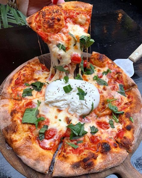 Burrata Pizza, Italy Food, Margherita Pizza, London Food, Food Inspo, January 22, Food Is Fuel, Easy Food, Fun Cooking