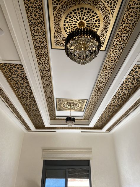 Simple Wall Paintings, Egyptian Home Decor, Plaster Ceiling Design, Drawing Room Ceiling Design, Wall Wardrobe Design, Hotel Design Architecture, Moroccan Style Interior, Hostels Design, Jaali Design