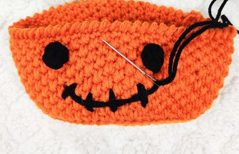 Raji's Craft Hobby: Crochet Halloween Candy Basket Bowl Pattern, Reverse Single Crochet, Crochet Organizer, Crafts Diy Projects, Crochet Halloween, Candy Basket, Pumpkin Candy, Crochet Decoration, Candy Bowl