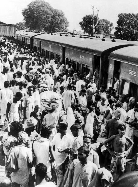 Partition India And Pakistan, India Pakistan Partition Pictures, Partition Of Bengal, 1947 India, History Of Pakistan, The Great Migration, India Images, India Independence, The Terror