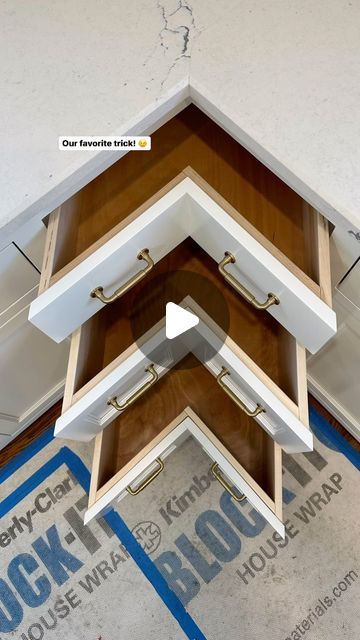 Charles Cabinets on Instagram: "Corners are tricky to design for both beautify and function. Our 3 drawer corner stack is a great tool that provides a huge amount of storage without using a Lazy-Susan.  We also love the look.  We’re fans of using drawers in base cabinets and with this trick we can keep a consistent and clean look.   What do you think of our corner drawers?  Are you planning a kitchen remodel and want to include thoughtfully designed cabinetry to fit your space and lifestyle? Drop us a message!  We’d love the opportunity to talk. 😊  #customkitchens #customcabinetry #cornercabinet #lazysusanalternatives  #lazysusans #rosevillemn #locallyowned #veteranowned #madeinmn" Corner Cabinet Drawer Pulls, Diagonal Corner Kitchen Cabinet, Kitchen Corner Cabinet Pull Out, Corner Push Cabinet Kitchen With Knob, Corner Drawer, Corner Base Cabinet Pull Out, Corner Drawers, Kitchen Cabinet Plans, Corner Base Cabinet