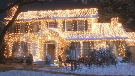 My Ultimate Christmas Decorating Inspiration - The Griswold House Christmas Vacation House, Griswold Christmas Vacation, Best Holiday Movies, Christmas Vacation Party, Christmas Vacation Movie, Vacation Movie, Griswold Family Christmas, Griswold Christmas, Best Christmas Movies