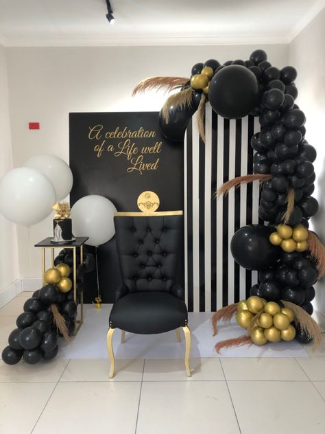 Birthday Party Decorations Silver And Black, Black And Gold Male Birthday Party, Black And Gold 80th Birthday Party, All Black Backdrop Ideas, Black Gold And Cream Birthday Party, Silver Gold And Black Party Decor, 40th Black And Gold Party, Black And Gold Pool Party, Black White Gold Backdrop