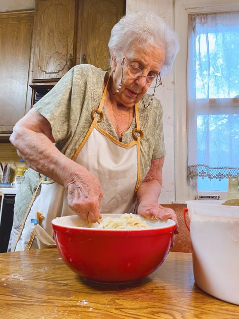 Koulourakia are popular year-round but more common as a staple on Greek Easter day. Yiayia's koulourakia are fluffy and flavored with anise. Lebanese Desserts Recipes, Unsweetened Condensed Milk, Koulourakia Recipe, Lebanese Desserts, Greek Cookies, Honey Cookies, Greek Easter, Greek Desserts, Dessert Ingredients