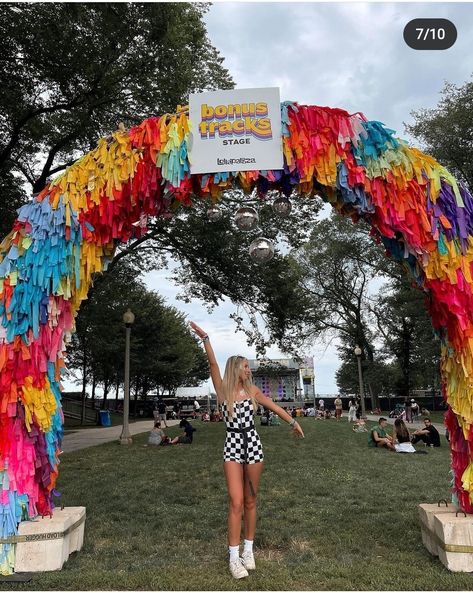 Lollapalooza Chicago Outfits, Lollapalooza Outfit Chicago, Lollapalooza Themed Party, Lollapalooza Aesthetic, Concert Themed Wedding, Lollapalooza Argentina, Festival Outfit Inspo, Lollapalooza Chicago, Lollapalooza Outfit