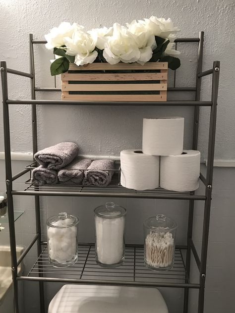 Organize Shelves, Beautiful Small Bathroom Designs, Decor Small Bathroom, Beautiful Small Bathrooms, Elegant Kitchen Design, Simple Bathroom Decor, Restroom Decor, Bathroom Decor Apartment, Bathroom Design Decor