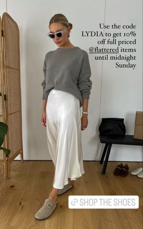 Silk Maxi Skirt Outfit, Satin Slip Dress Outfit, Winter Maxi Skirt Outfit, Slip Skirt Outfit, Skirt Outfit Fall, Satin Skirt Outfit, Skirt Outfit Summer, Trendy Work Outfit, Trendy Winter Fashion