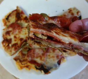 Canadian Bacon Pizza, Canadian Bacon Recipes, Farm Woman, Lower Carb Meals, Ketones Diet, Turkey Pepperoni, Keto Pizza, Canadian Bacon, Sliced Turkey