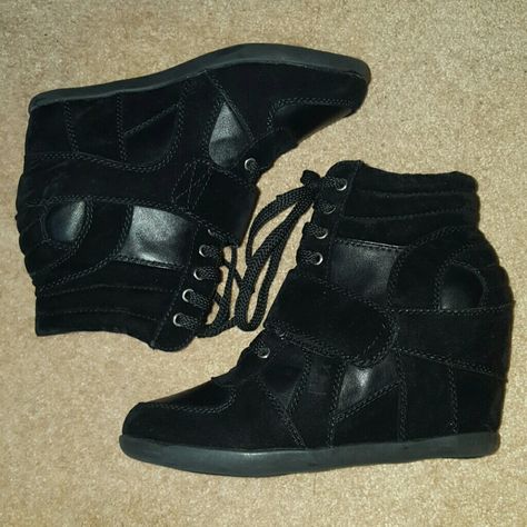 Never Worn Black Laced Wedged Boot Sneakers From Shiekh. They Are Half A Size Too Big For Me, So I'm Unable To Wear Them Out. Black Fall Shoes, Alt Sneakers, Wedge Platform Boots, Converse Wedges, Emo Shoes, Wedge Sneakers Outfit, Heeled Sneakers, Boot Sneakers, Twilight Aesthetic