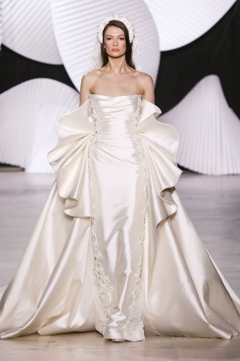 The Must See Bridal Looks and Trends From Paris Haute Couture Fashion Week 2024 Ethereal Gowns, Modern Bridal Dress, Tony Ward Couture, Bridal Trends, Fashion Week 2024, Paris Haute Couture, Bridal Elegance, Tony Ward, Off White Dresses